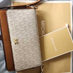 Michael Kors purse